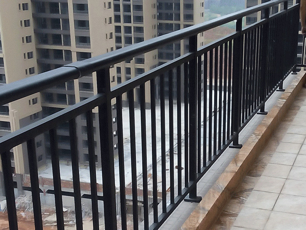 陽(yáng)臺(tái)護(hù)欄多少錢一米？