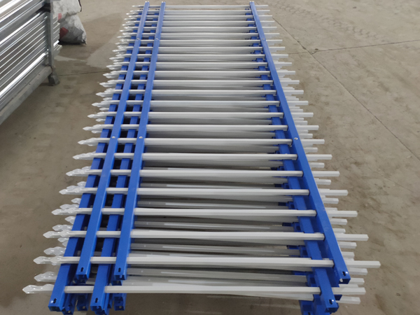 圍墻鋅鋼護(hù)欄圖片