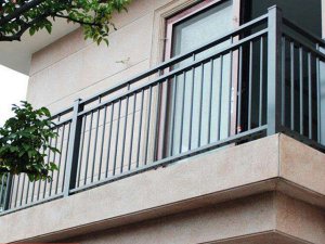 陽臺(tái)圍欄多少錢一米？