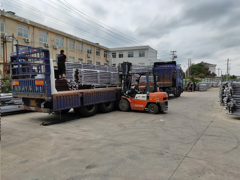 金用護欄2020年7月23日鋁合金百葉窗裝車發貨! 金用護欄2020年7月23日鋁合金百葉窗裝車發貨!