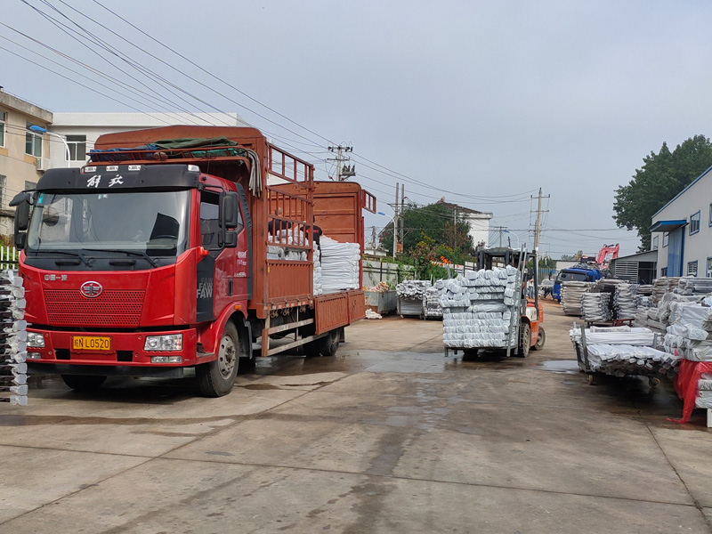 金用護欄2020年7月25日鋅鋼陽臺護欄裝車發(fā)貨！