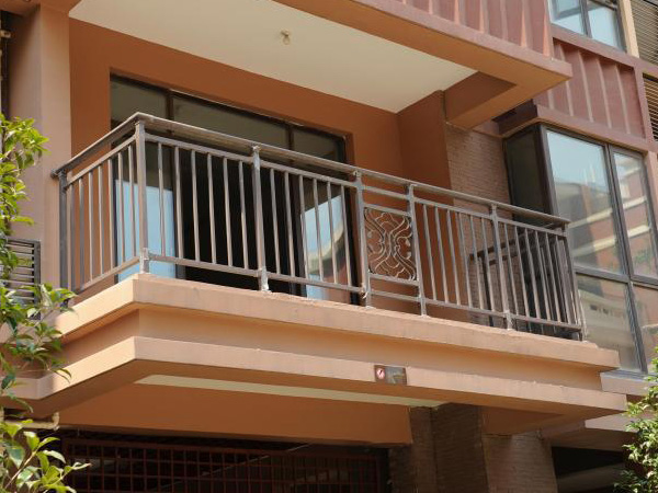 陽(yáng)臺(tái)護(hù)欄材質(zhì)可以分多少種？