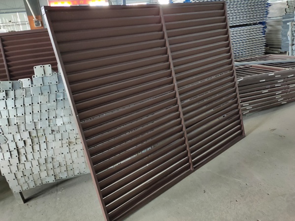 這兩種材料，做小區外墻百葉窗最適合！