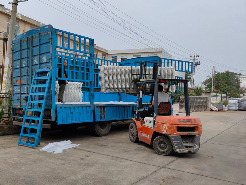 金用護欄2020年9月22日鋅鋼草坪護欄發貨！