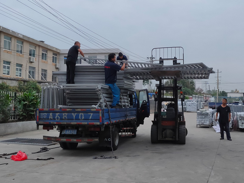 金用護欄2020年9月24日鋅鋼百葉窗發貨！