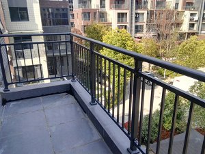 鋅鋼陽臺護欄廠家怎么選，這三點很重要！