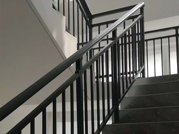 怎么在網(wǎng)上定制樓梯扶手？方法在這里！