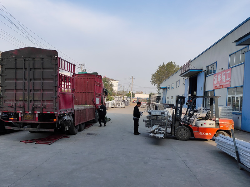 金用護欄2020年10月21日鋅鋼陽臺護欄裝車發貨! 金用護欄2020年10月21日鋅鋼陽臺護欄裝車發貨!