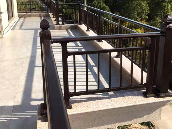 鋅鋼護(hù)欄特點(diǎn) 鋅鋼護(hù)欄特點(diǎn)