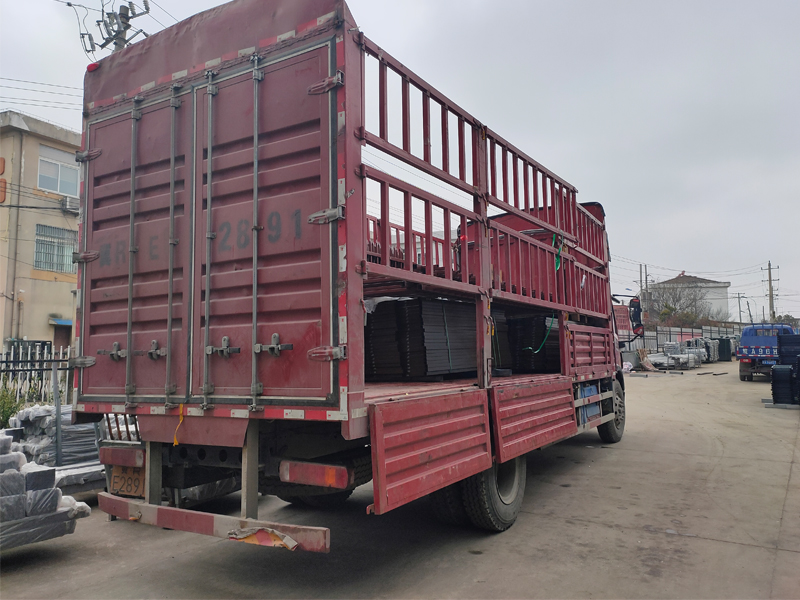 金用護欄2021年3月12日鋁合金百葉窗發貨！