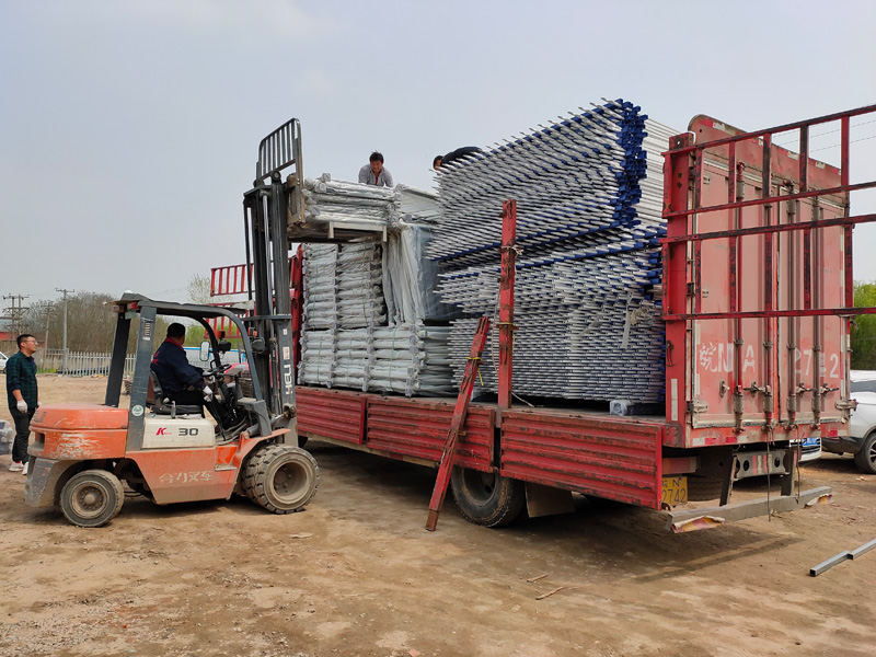 金用護(hù)欄2021年3月30日圍墻護(hù)欄、陽臺(tái)護(hù)欄發(fā)貨！