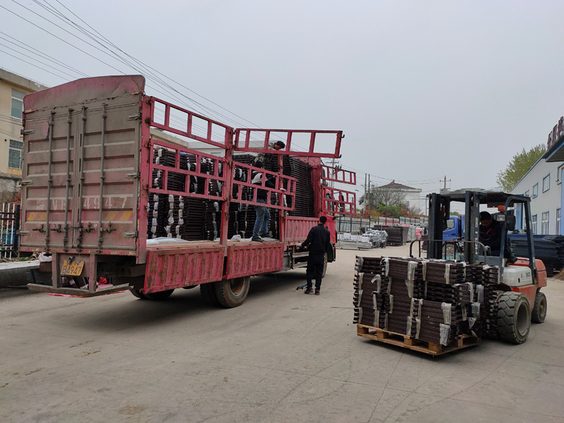 金用護欄2021年4月7日鋅鋼空調欄桿發貨！