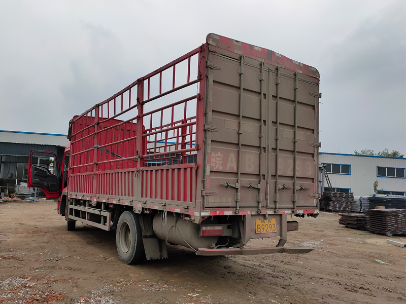 金用護欄2021年4月21日鋅鋼連廊欄桿發貨！