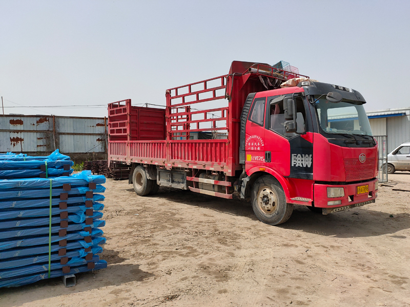 金用護欄2021年4月29日鋅鋼連廊護欄發貨！