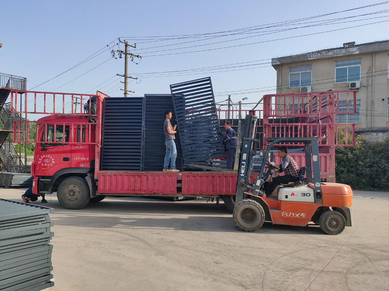 金用護欄2021年4月30日鋅鋼百葉窗發貨！