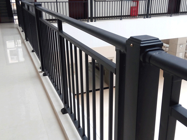 快速辨別鋅鋼護欄質量好壞的兩個方法