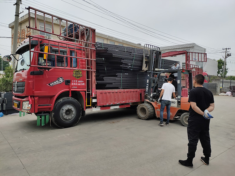 金用護(hù)欄2021年5月11日鋅鋼百葉窗發(fā)貨！