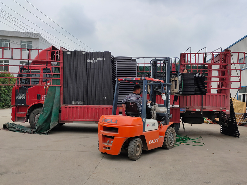 金用護(hù)欄2021年5月25日鋅鋼百葉窗發(fā)貨! 金用護(hù)欄2021年5月25日鋅鋼百葉窗發(fā)貨!