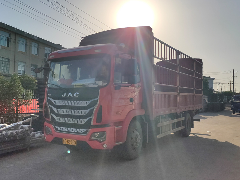 金用護(hù)欄2021年6月7日鋅鋼百葉窗發(fā)貨！