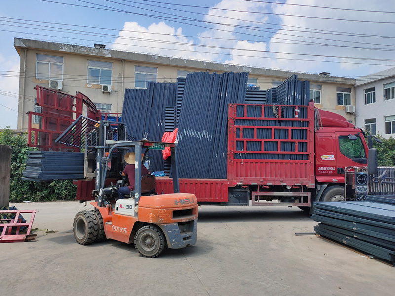 金用護欄2021年7月22日鋅鋼百葉窗發貨！