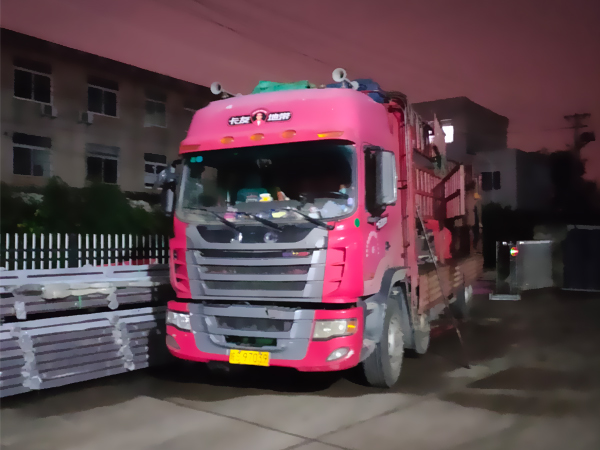 金用護(hù)欄2021年8月17日鋅鋼空調(diào)欄桿發(fā)貨！