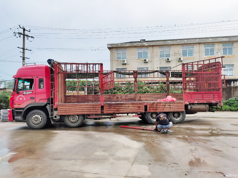 金用護欄2021年8月17日鋅鋼空調護欄發貨! 金用護欄2021年8月17日鋅鋼空調護欄發貨!