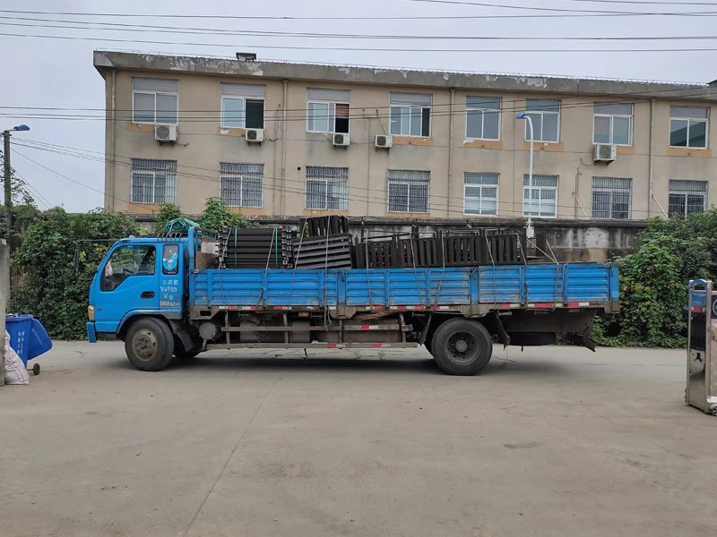 金用護(hù)欄2021年8月24日鋅鋼空調(diào)百葉窗發(fā)貨！