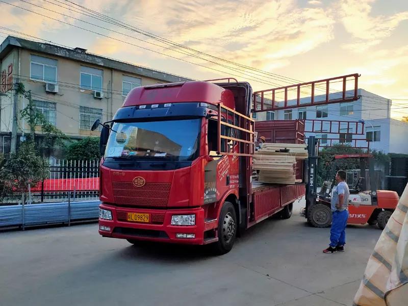 金用護欄2021年9月16日鋅鋼百葉窗發(fā)貨！