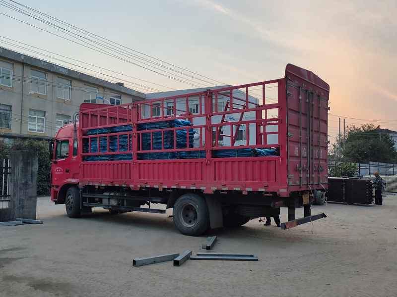 金用護欄2021年11月18日鋅鋼連廊護欄發貨! 金用護欄2021年11月18日鋅鋼連廊護欄發貨!