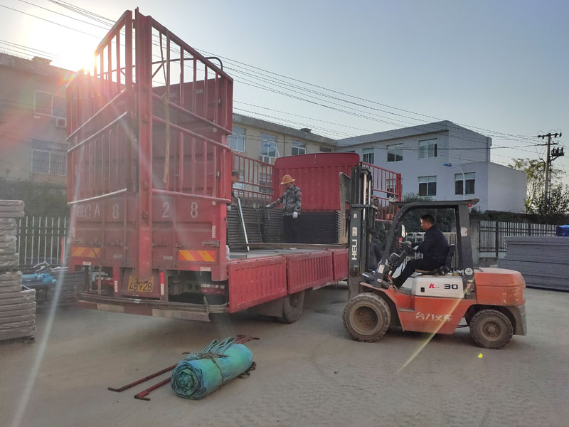 金用護欄2021年12月3日鋅鋼空調(diào)欄桿發(fā)貨! 金用護欄2021年12月3日鋅鋼空調(diào)欄桿發(fā)貨!