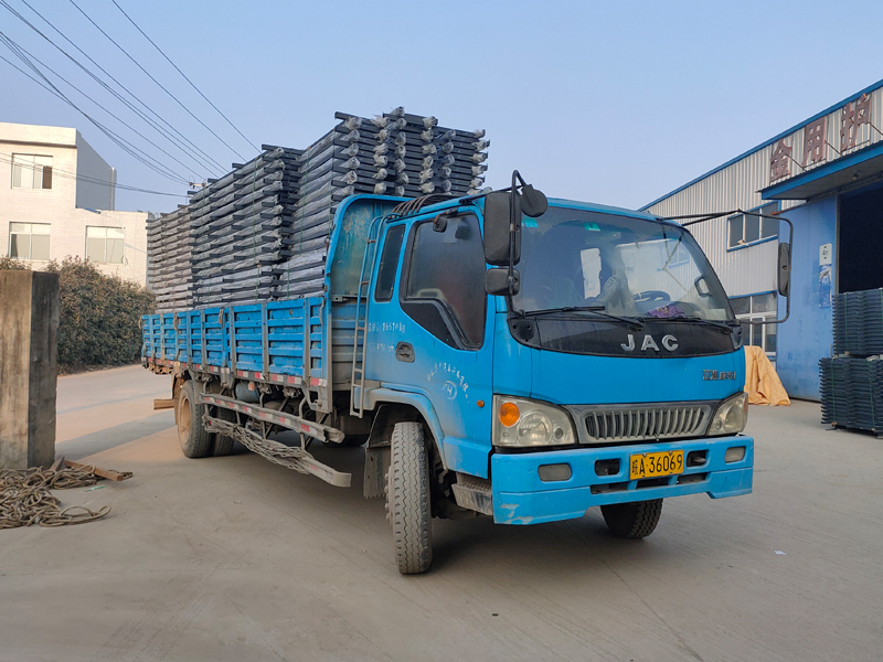 金用護(hù)欄2021年12月22日鋅鋼空調(diào)欄桿裝車(chē)發(fā)貨! 金用護(hù)欄2021年12月22日鋅鋼空調(diào)欄桿裝車(chē)發(fā)貨!