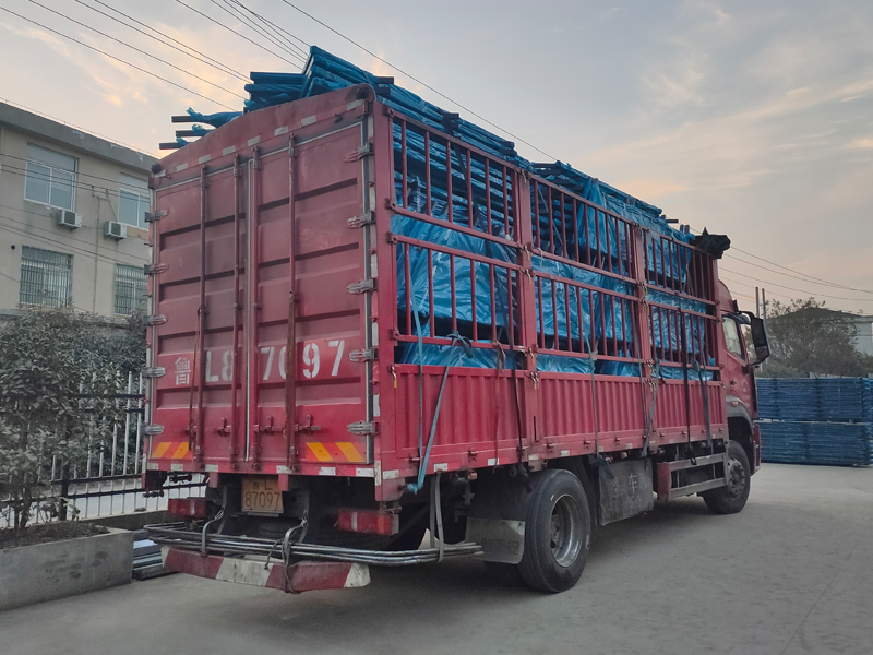 金用護欄2021年12月23日鋅鋼樓梯欄桿裝車發貨! 金用護欄2021年12月23日鋅鋼樓梯欄桿裝車發貨!