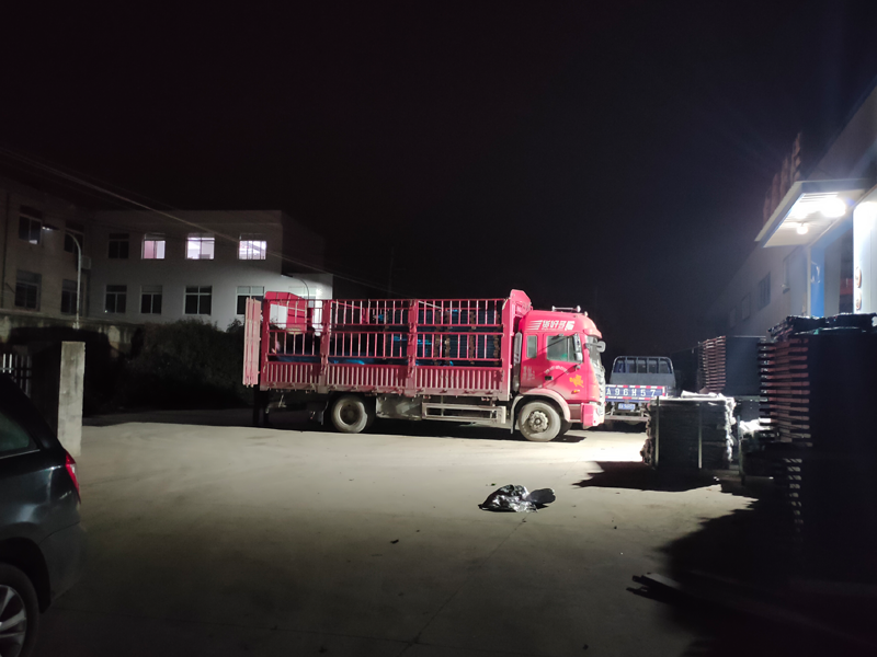 金用護欄2022年1月6日鋅鋼百葉窗裝車發貨！