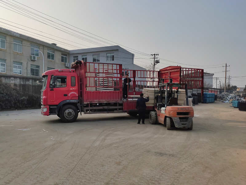 金用護欄2022年1月19日鋅鋼百葉窗裝車發貨！