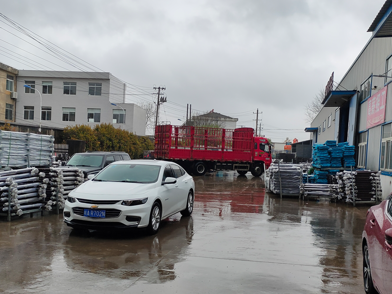 金用護欄2022年3月18日鋅鋼玻璃欄桿裝車發貨！