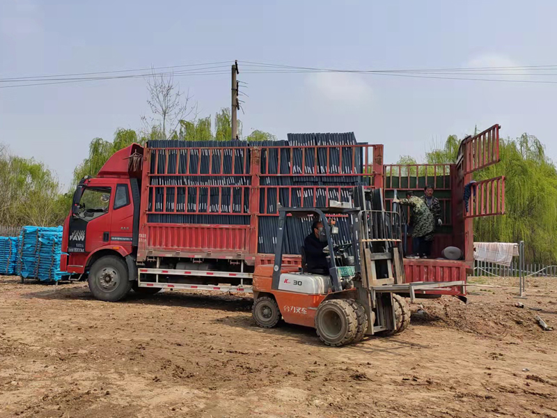 金用護(hù)欄2022年3月29日鋅鋼百葉窗裝車(chē)發(fā)貨！