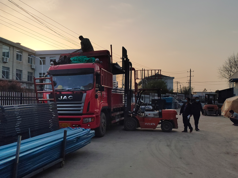 金用護(hù)欄2022年3月31日鋅鋼陽(yáng)臺(tái)護(hù)欄裝車(chē)發(fā)貨！