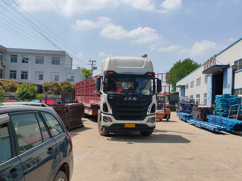 金用護(hù)欄2022年4月28日鋅鋼百葉窗裝車發(fā)貨！