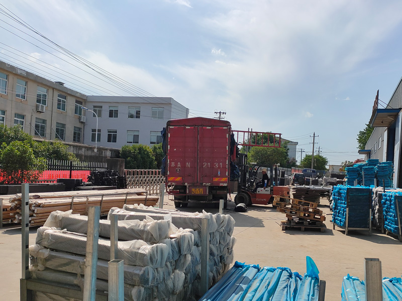 金用護欄2022年6月13日鋅鋼百葉窗裝車發(fā)貨！