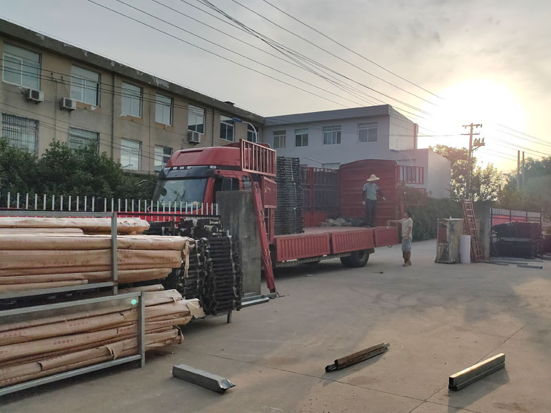 金用護(hù)欄2022年6月14日鋅鋼飄窗護(hù)欄裝車發(fā)貨! 金用護(hù)欄2022年6月14日鋅鋼飄窗護(hù)欄裝車發(fā)貨!