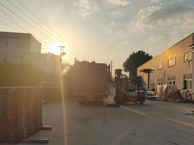 金用護欄2022年6月22日鋅鋼百葉窗裝車發(fā)貨! 金用護欄2022年6月22日鋅鋼百葉窗裝車發(fā)貨!