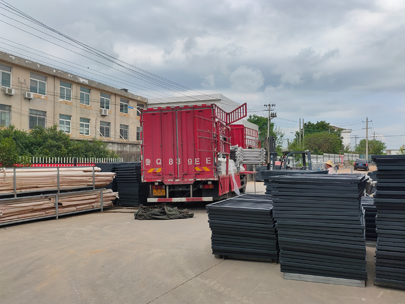 金用護欄2022年7月1日鋅鋼陽臺護欄裝車發貨！