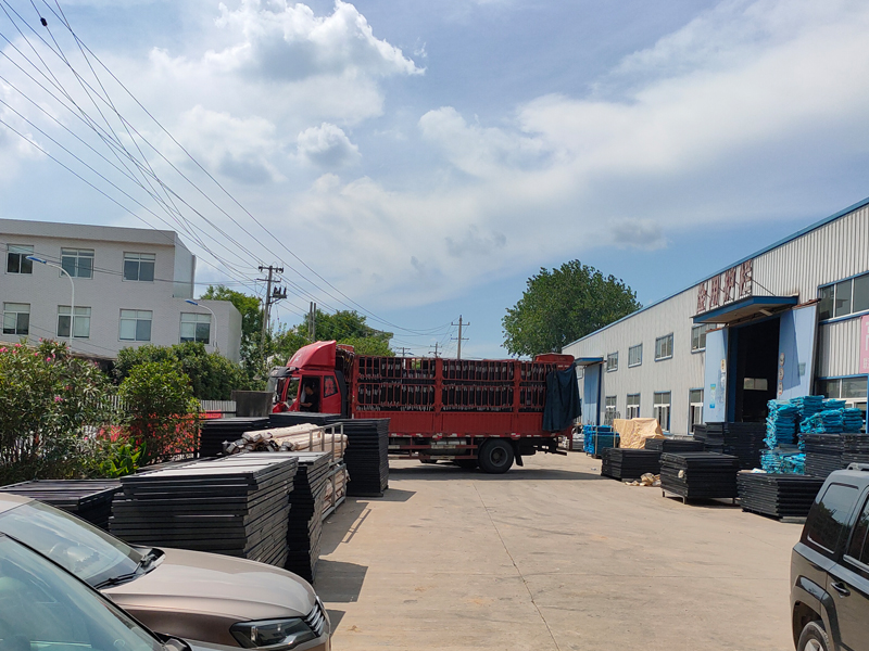 金用護欄2022年7月5日鋅鋼百葉窗裝車發貨! 金用護欄2022年7月5日鋅鋼百葉窗裝車發貨!