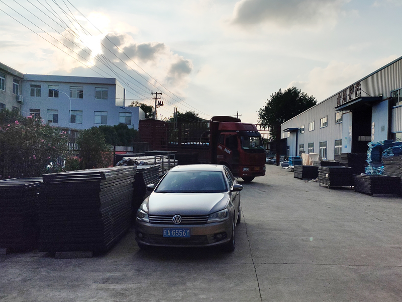  金用護欄2022年7月6日鋅鋼陽臺護欄裝車發貨！