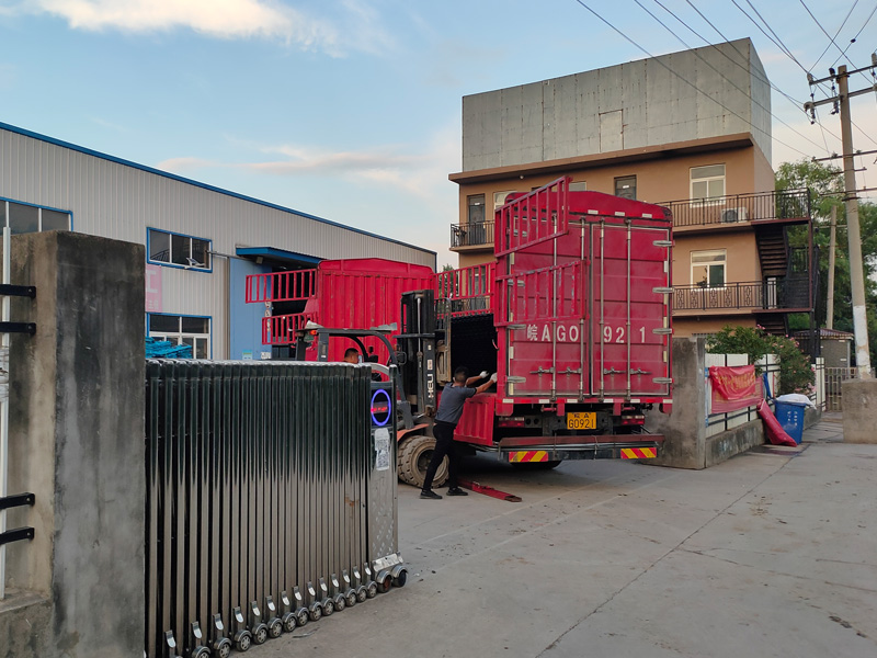 金用護欄2022年7月8日鋅鋼圍墻護欄裝車發(fā)貨！