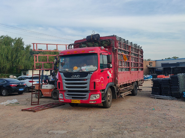 金用護(hù)欄2022年7月13日鋅鋼護(hù)窗欄桿裝車發(fā)貨！