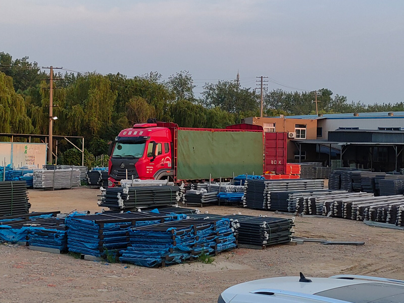 金用護欄2022年7月19日鋅鋼百葉窗裝車發(fā)貨！