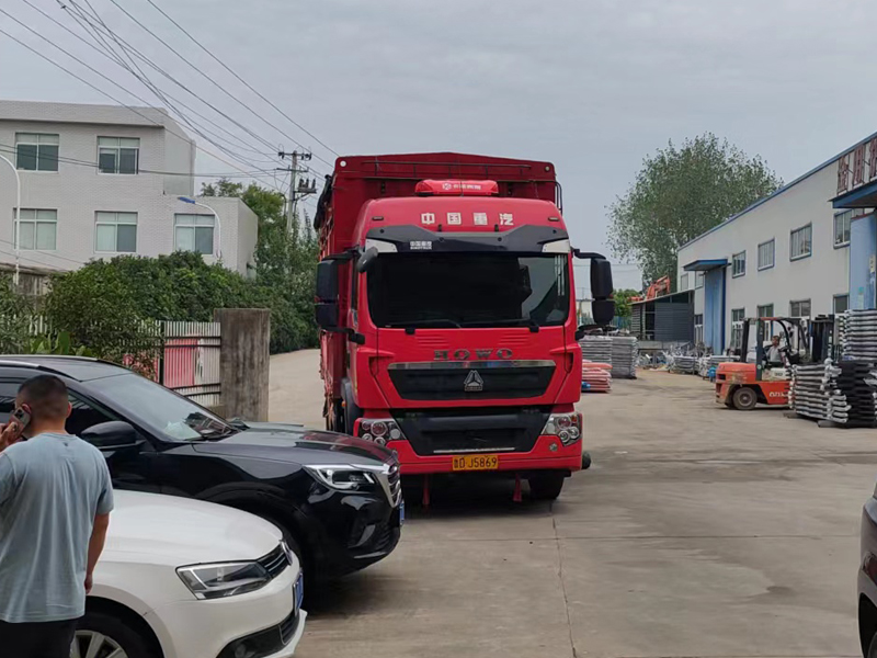 金用護欄2022年8月29日鋅鋼空調護欄裝車發貨！