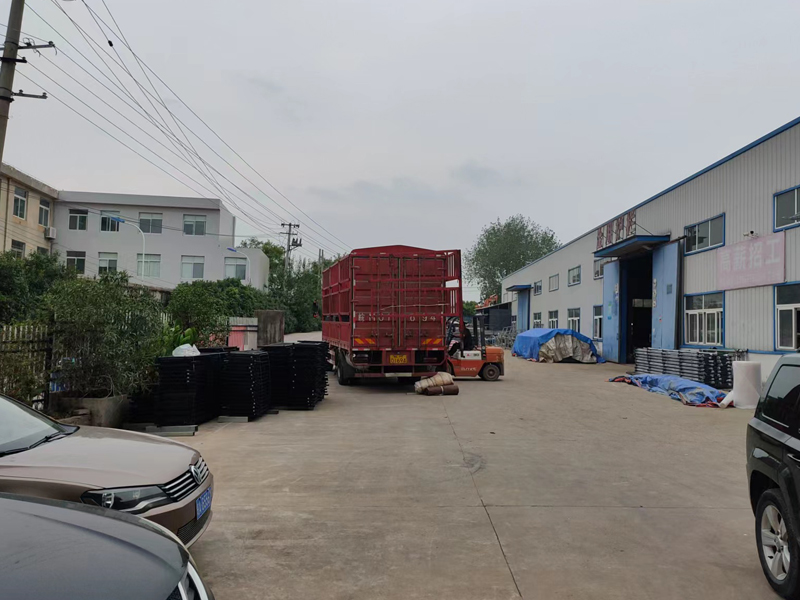 金用護(hù)欄2022年9月5日鋅鋼飄窗護(hù)欄裝車發(fā)貨！