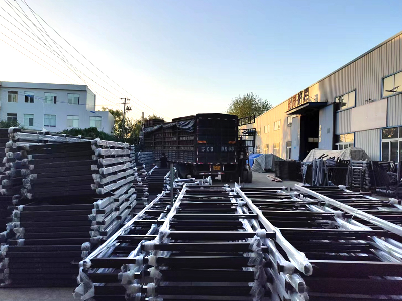 金用護欄2022年9月21日鋁合金百葉窗裝車發貨！